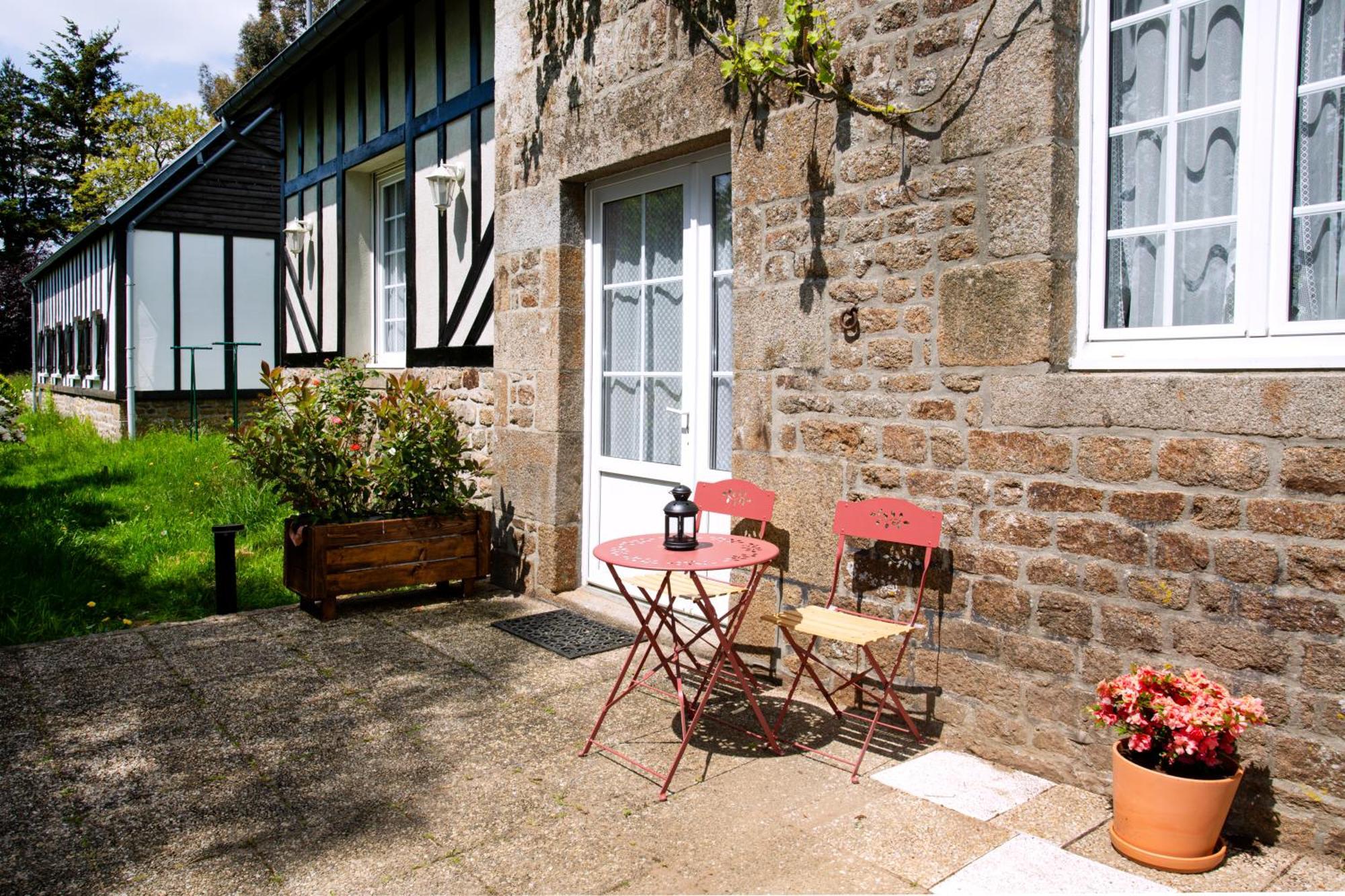 La Mancelliere De Montjoie Chambres D'Hotes Et Gites Saint-Michel-de-Montjoie Exterior photo